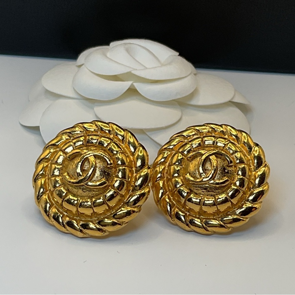 CHANEL Gold Spiral Earrings - Picture 3 of 10